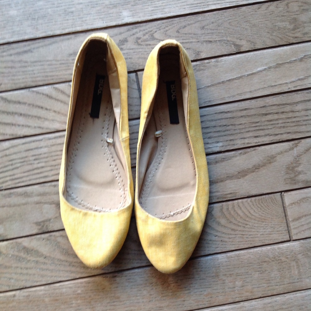BDG yellow linen flats size 7 1/2